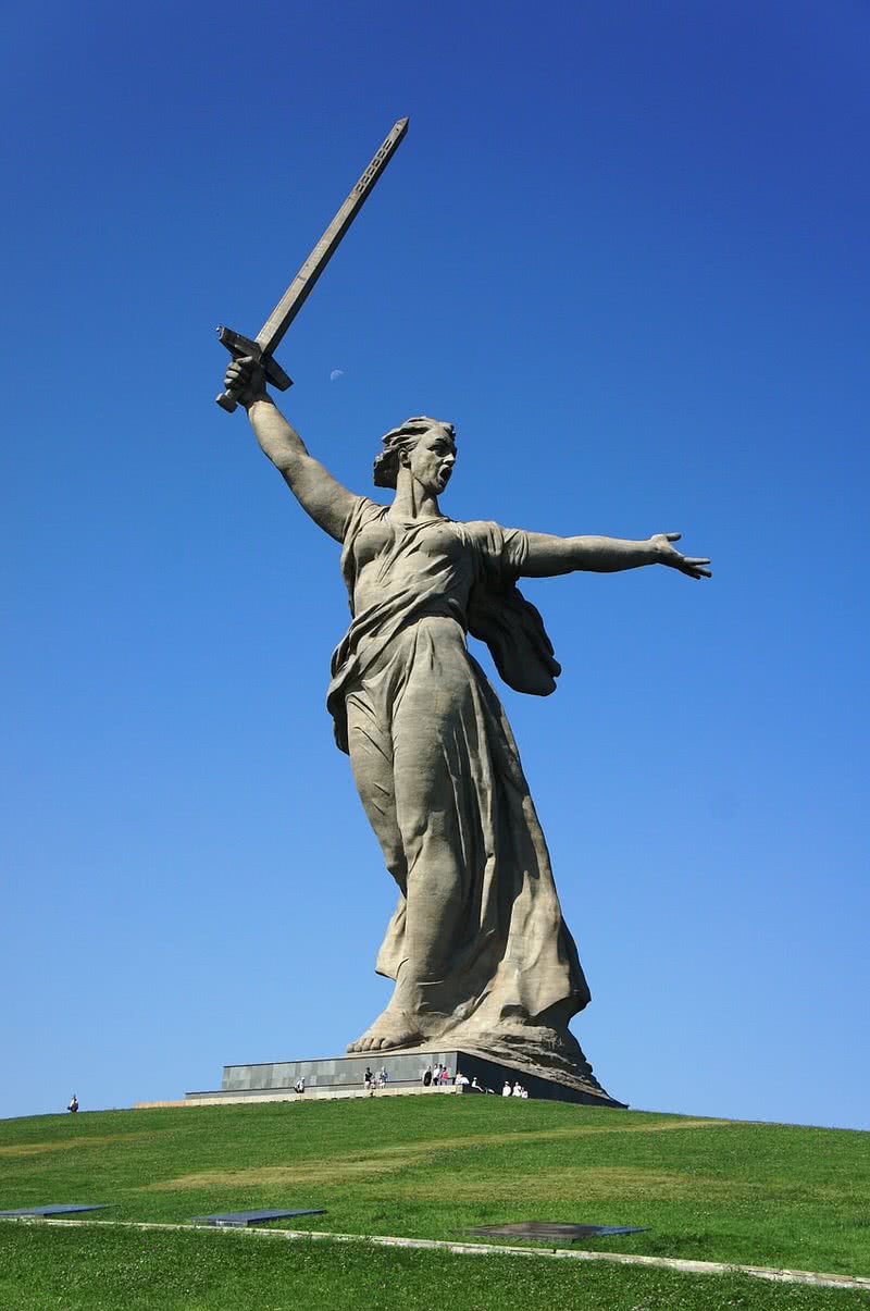 The motherland calls statue